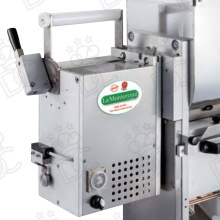 Automatic adjustable dough sheeter including 2 mm smooth cut